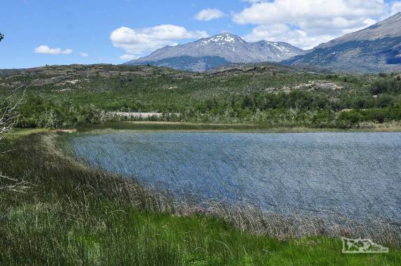Mais um lago na linda paisagem da região de Cochrane, na Carretera Austral, no sul do Chile